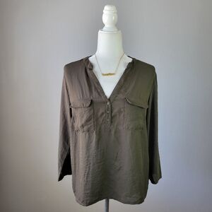 H&M // olive brown v-neck long sleeved henley top